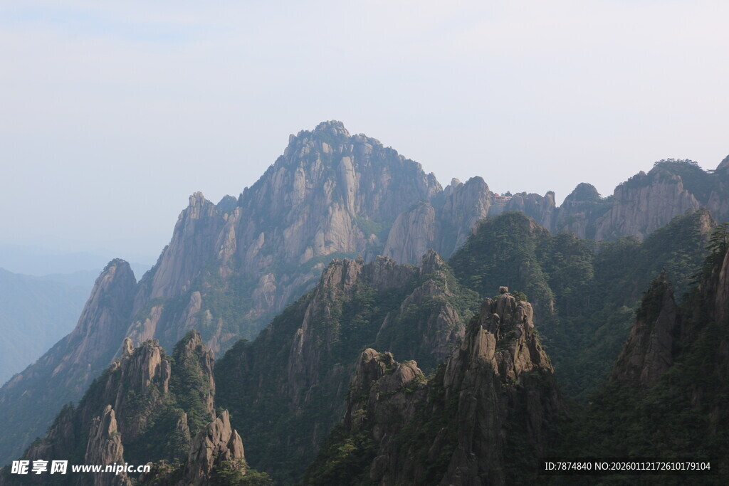 壮丽巍峨的高山景观