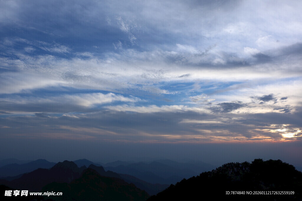 山间云海日出美景