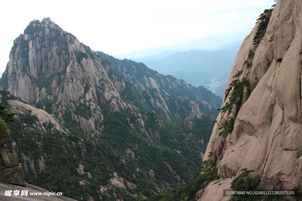 巍峨黄山奇峰壮丽景观