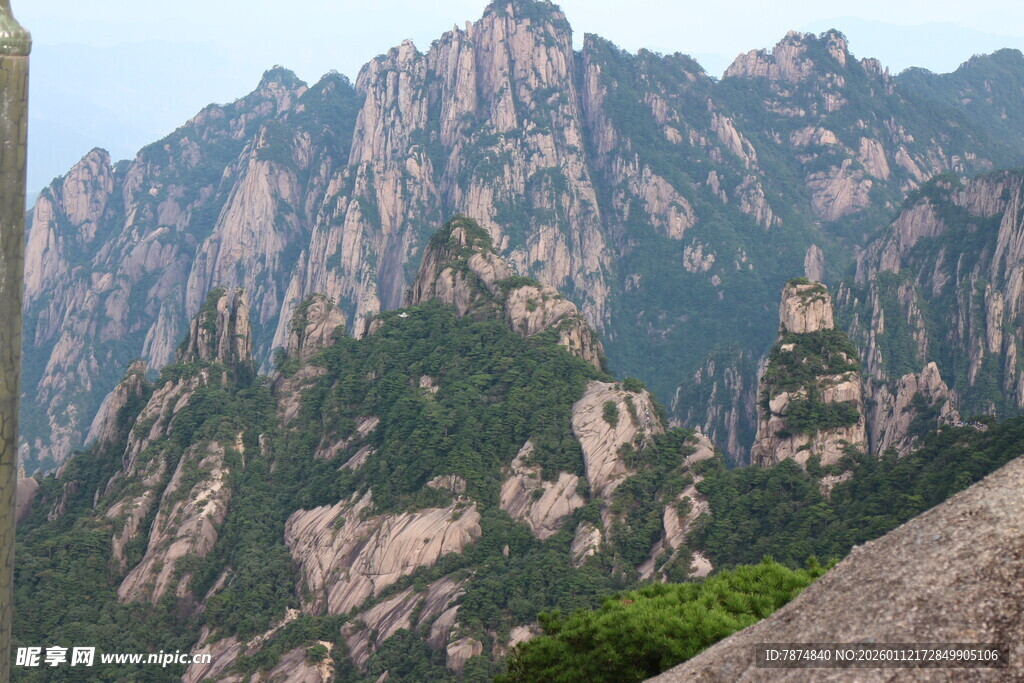 巍峨壮丽的高山景色
