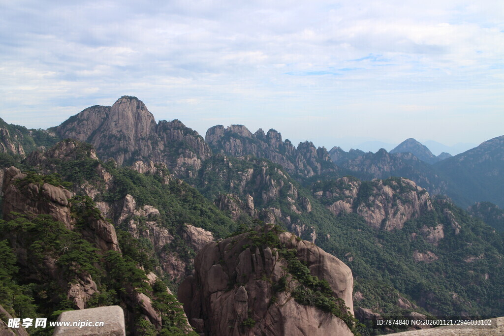 壮丽黄山山峰景观