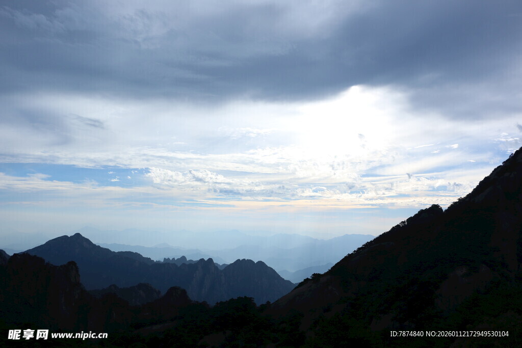 山间云海 天色变幻之景