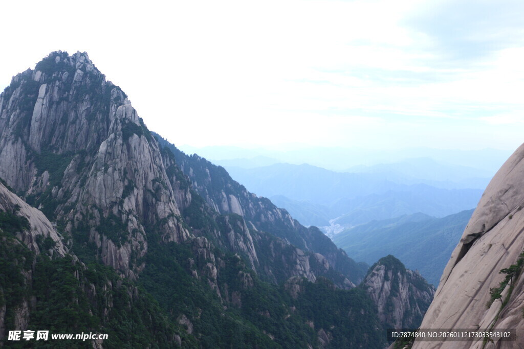 巍峨壮丽的高山景观