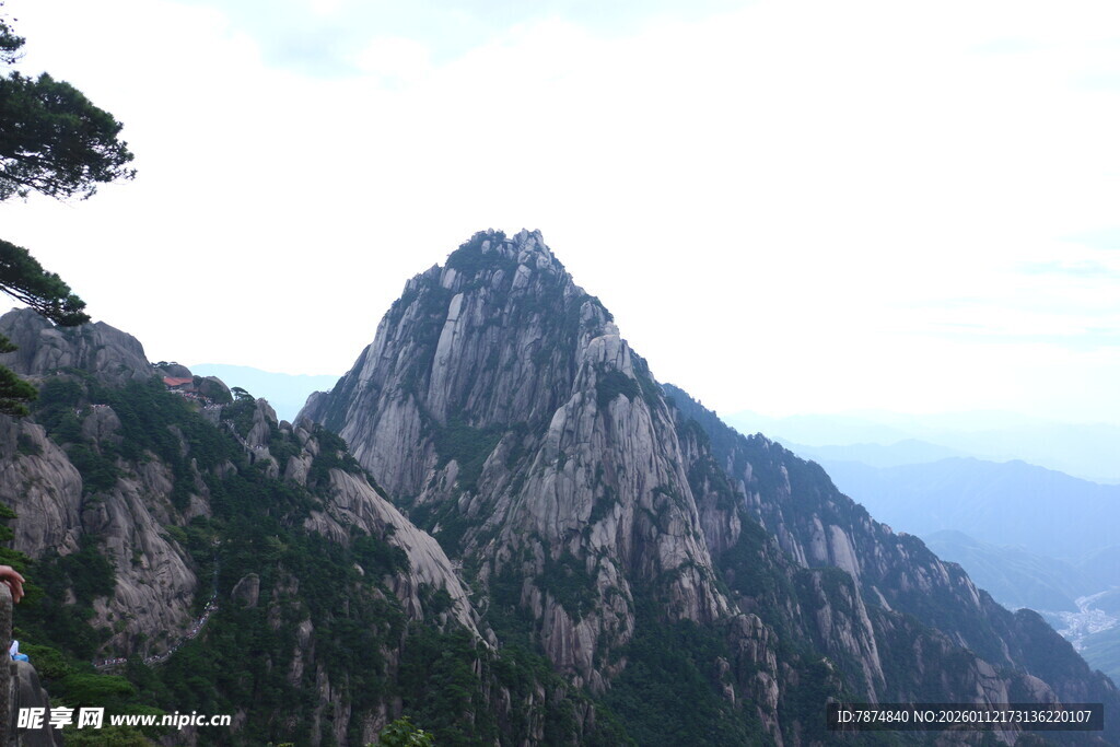 巍峨山峰 尽显自然雄伟