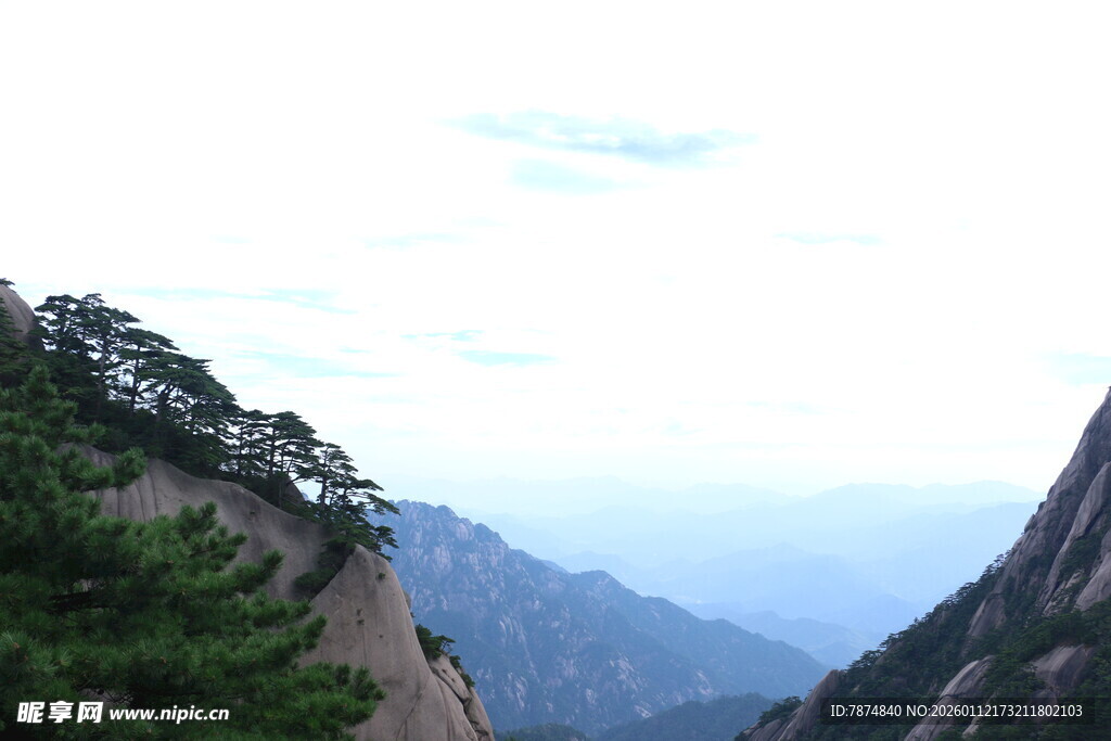 壮丽山景 峻峭山峰与绿植