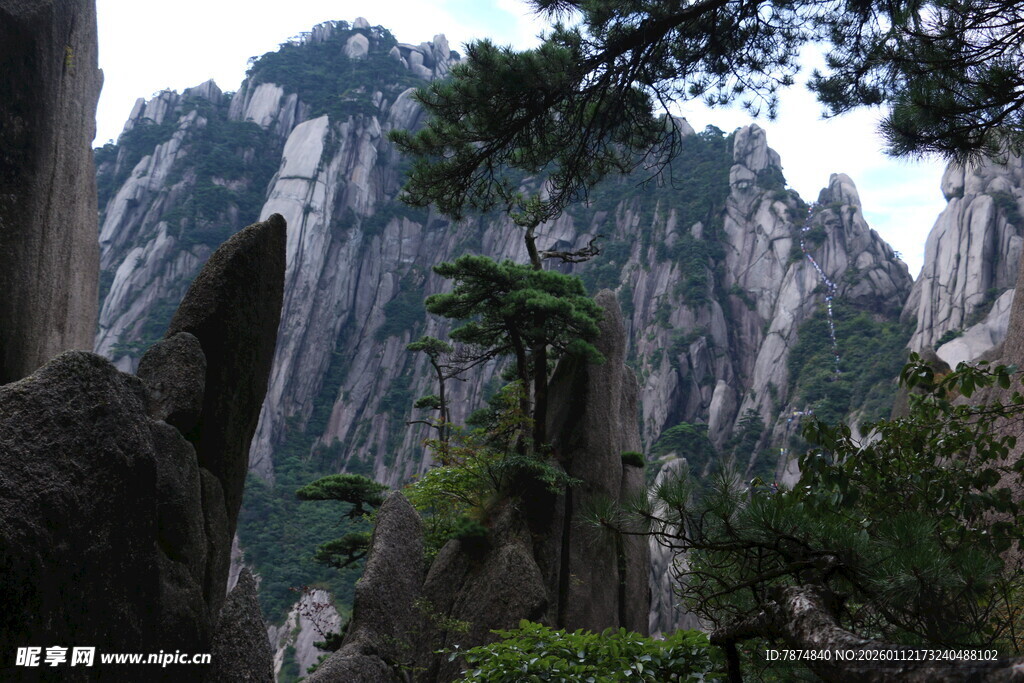巍峨黄山奇峰异石景观