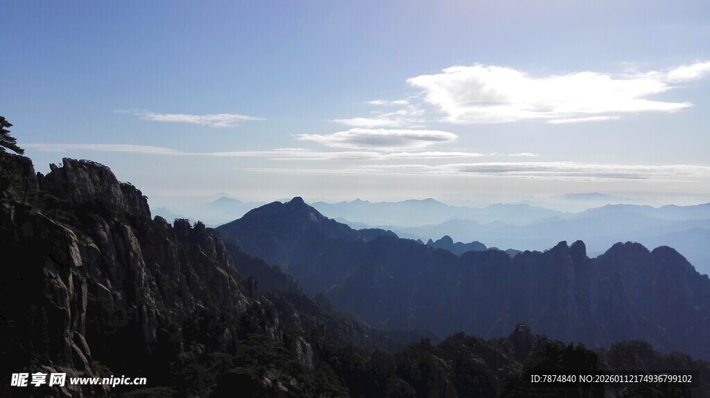 壮丽山景蓝天云海