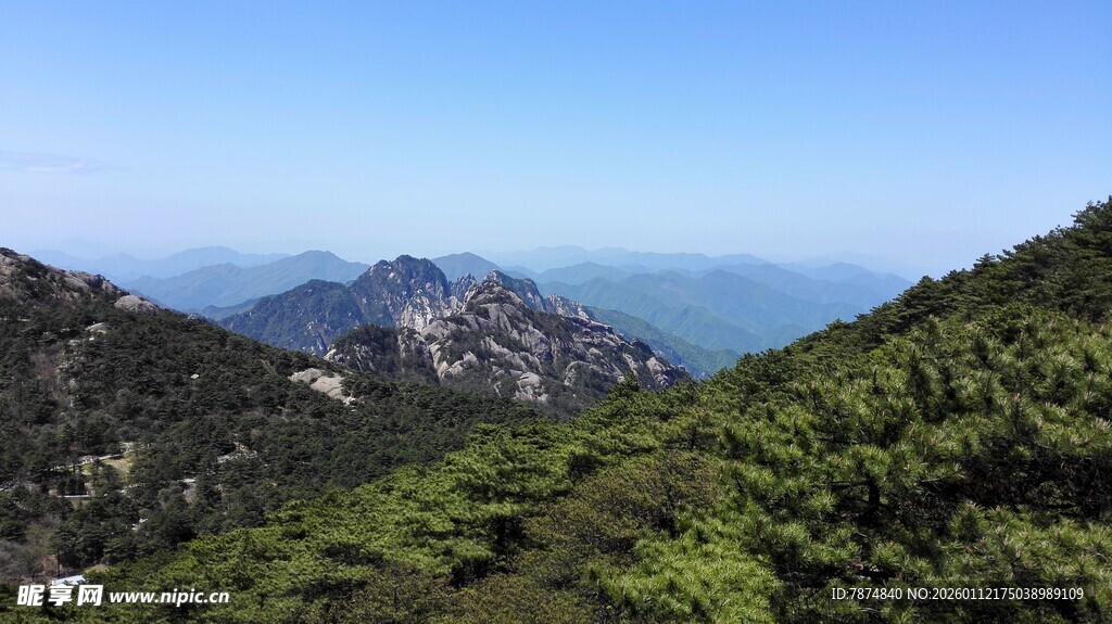 青山碧海间的秀丽景致