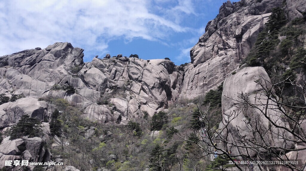 嶙峋山石的壮丽自然景观