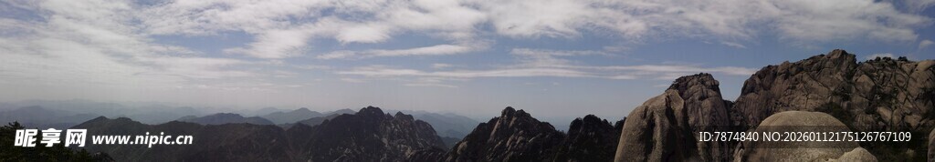 壮丽山峦与天际