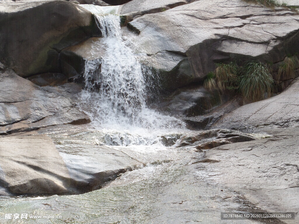 山间小瀑布 灵动自然景
