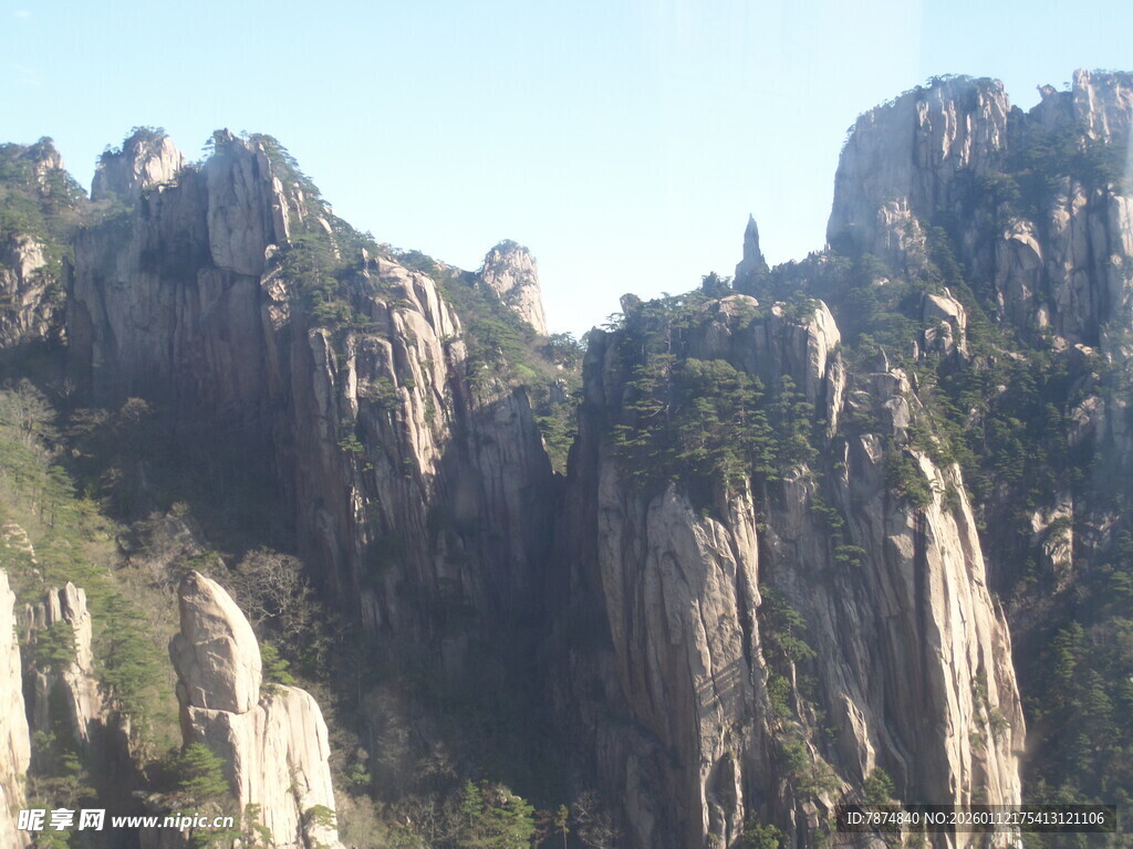 巍峨壮丽的高山景观