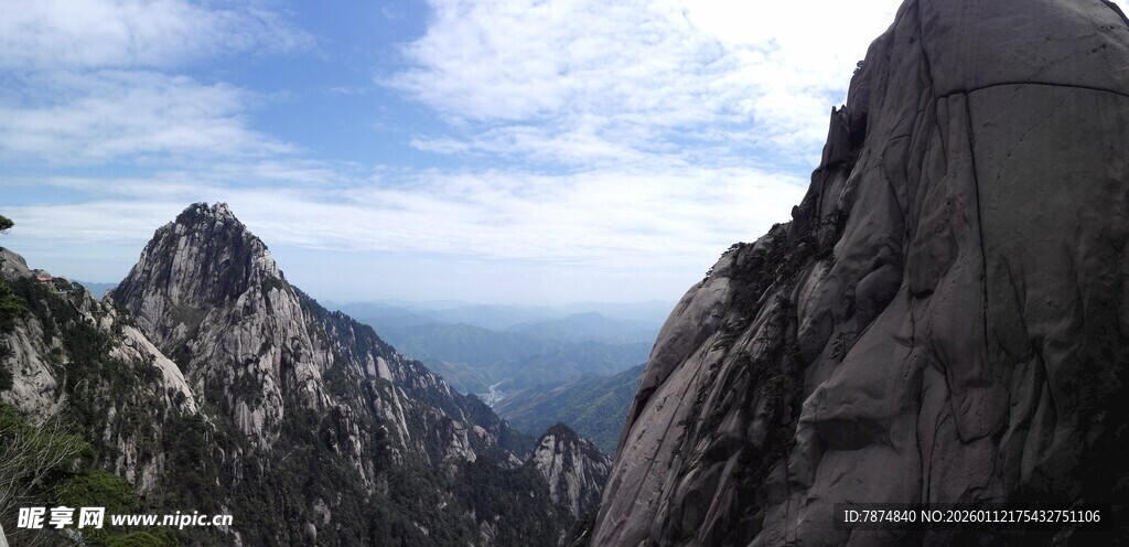 巍峨壮丽的险峻高山景色
