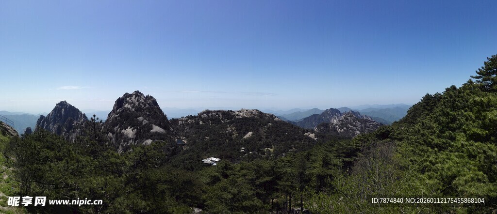 山峦叠翠的自然风光