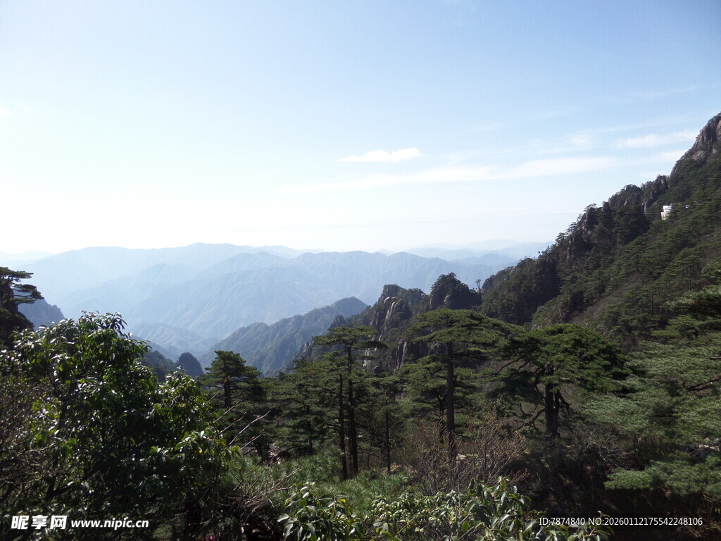 山间美景 绿意盎然的山峦