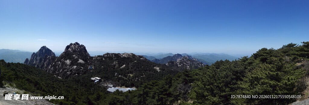 山峦叠翠的壮美自然景观