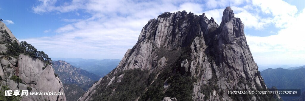 巍峨山峰壮丽景色