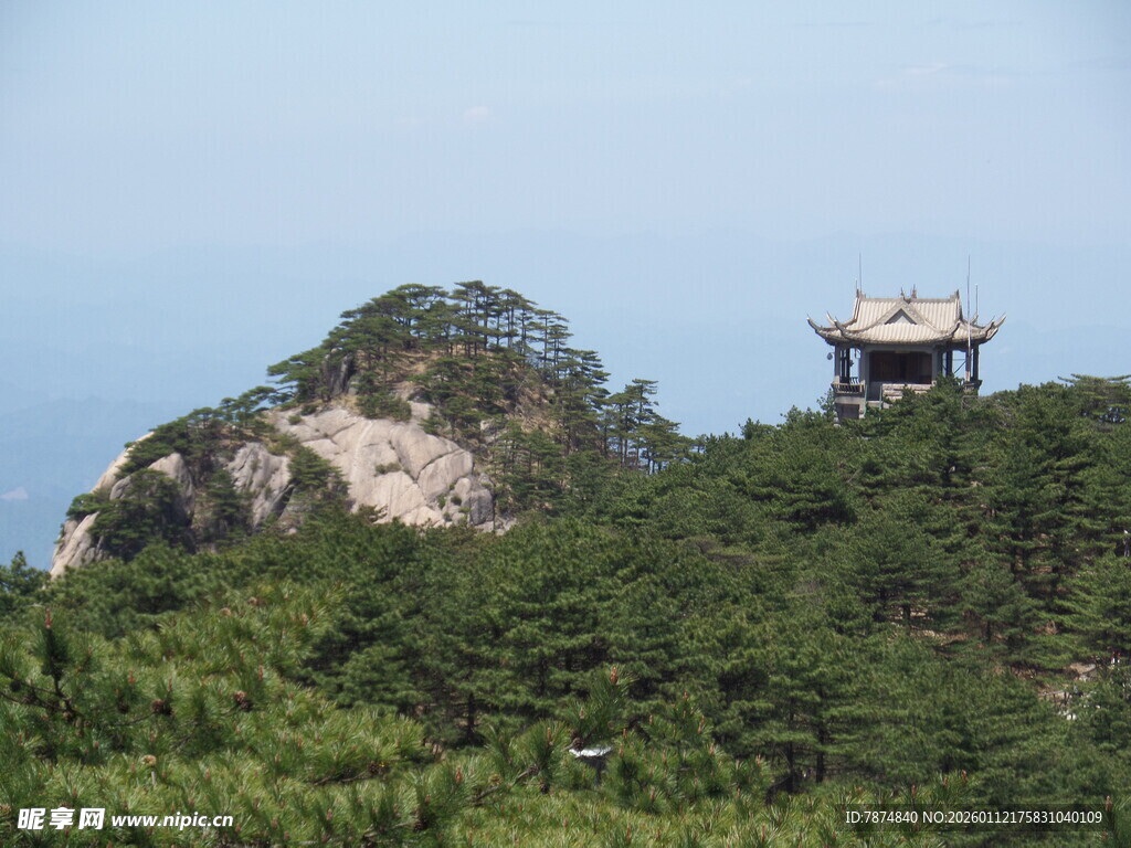 山巅古亭 绿意环绕之景