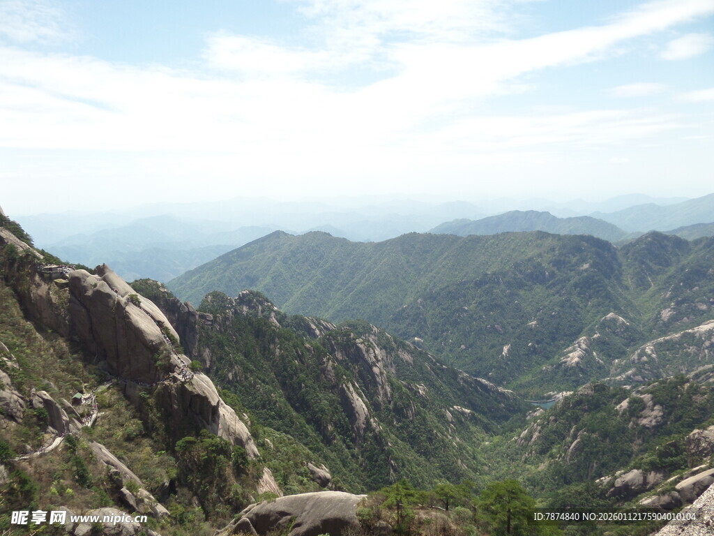 壮丽山景 远眺连绵山峦