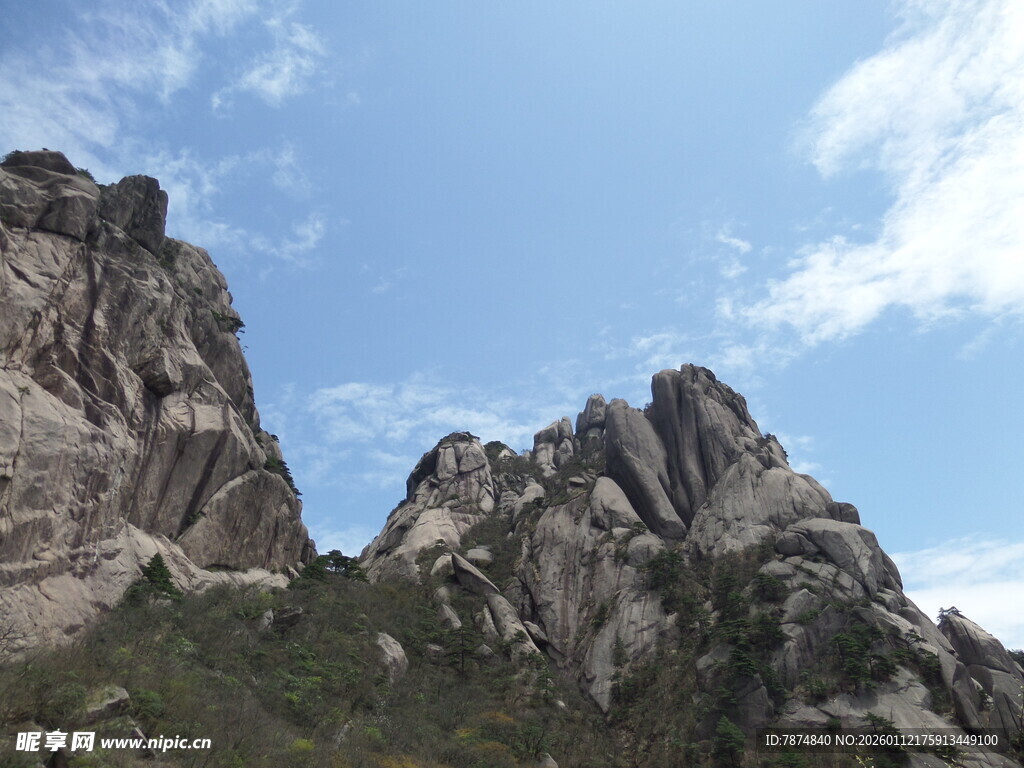 巍峨壮观的雄奇山峰