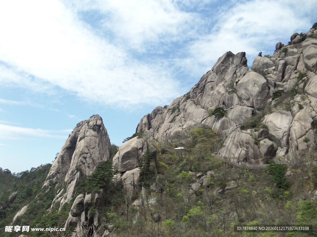 巍峨山峰 尽显自然壮美