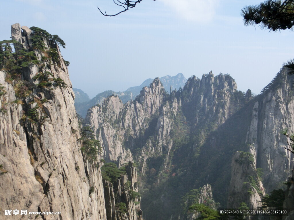 壮丽黄山奇峰景观