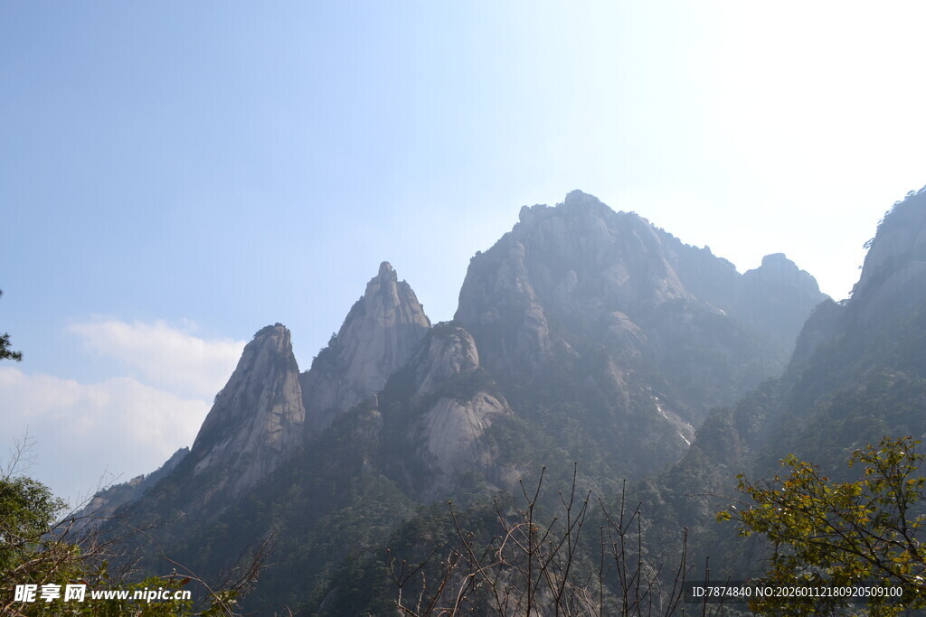 巍峨壮丽的雄伟山景