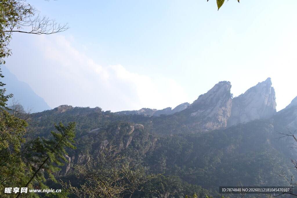 秀丽山峦风景图