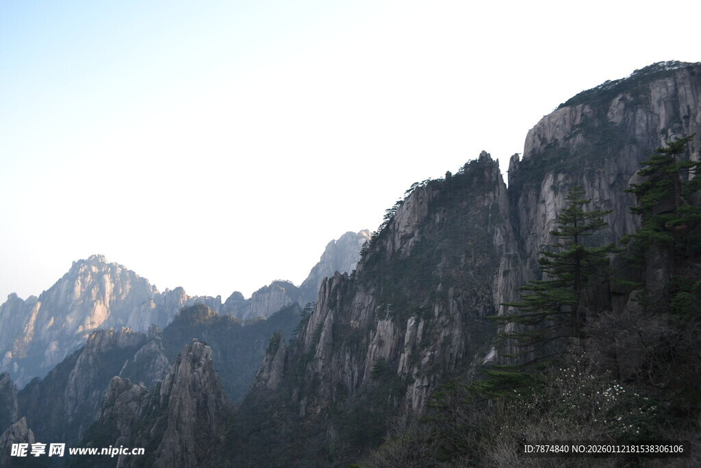 巍峨壮丽的高山景观