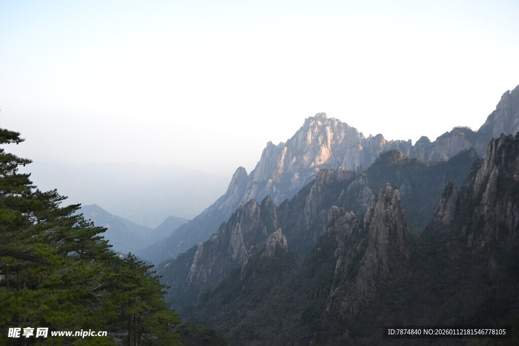 壮丽黄山山峰景色