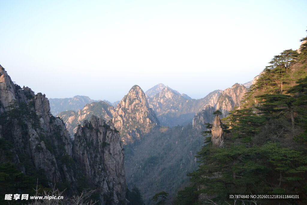 壮丽黄山山峰景色