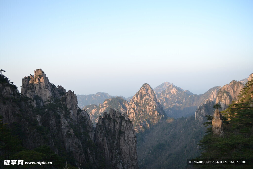 壮丽黄山山峰景色
