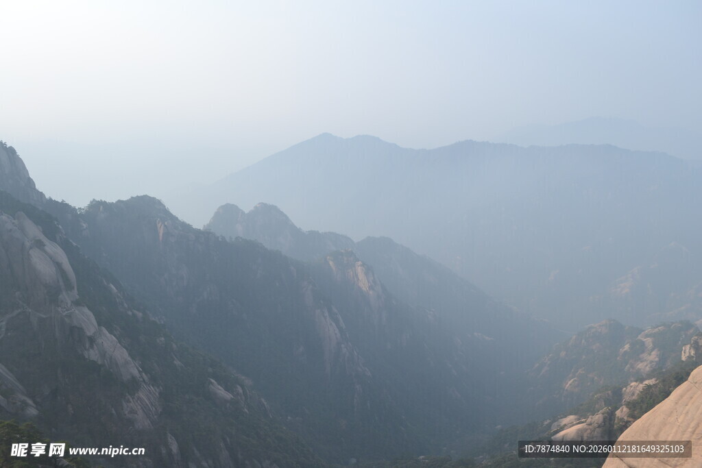 壮丽山景 云雾缭绕山峦