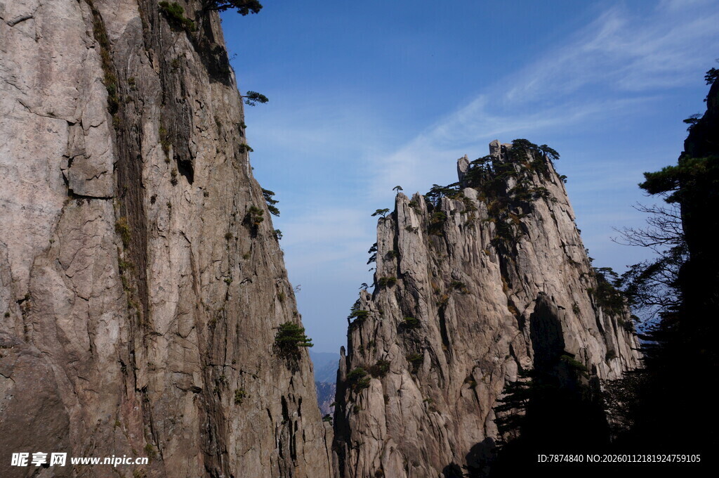 巍峨奇峰 尽显自然壮美