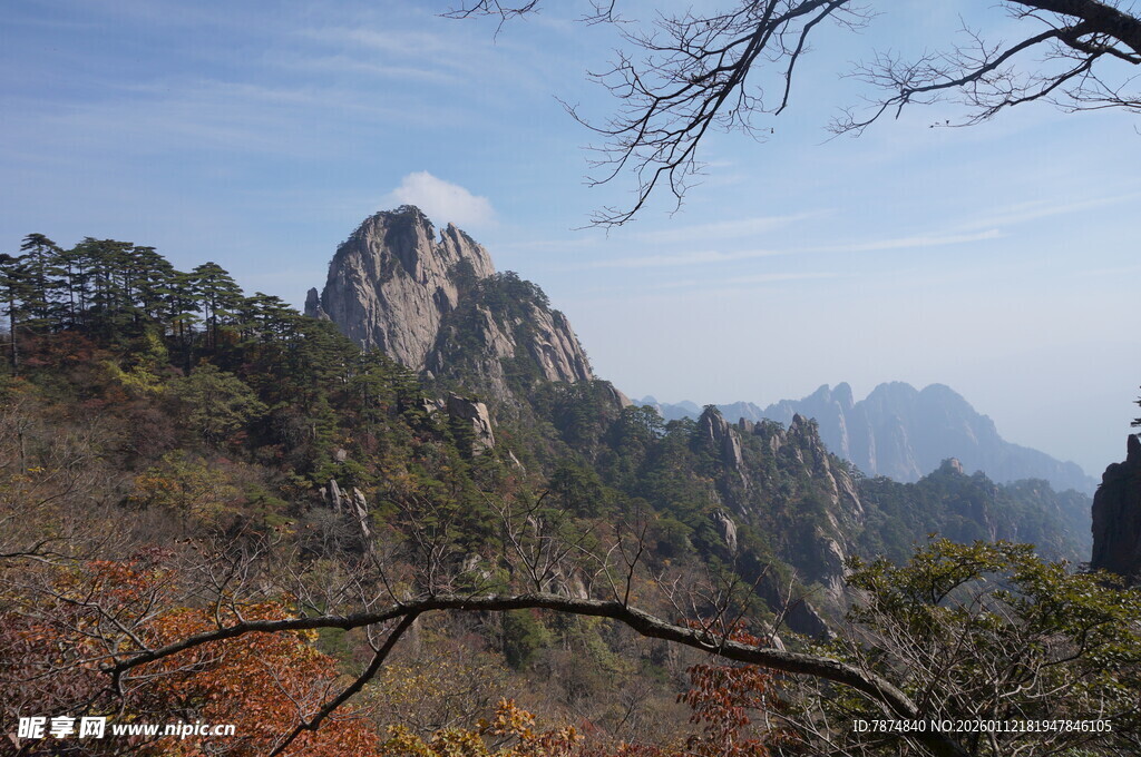 秋日峻岭奇峰美景