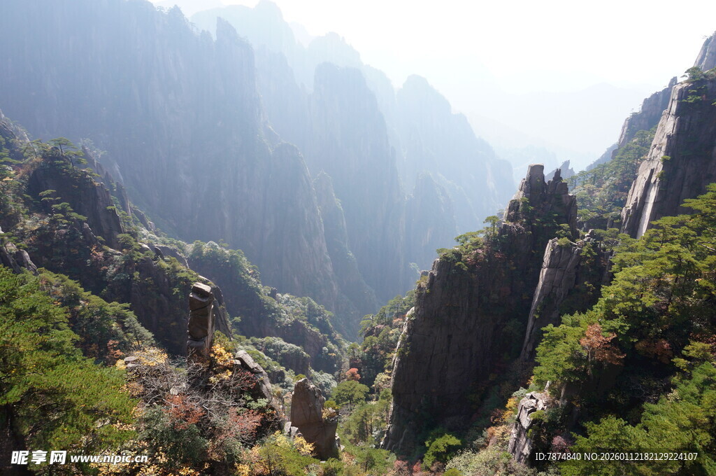 壮丽山景 翠谷幽深