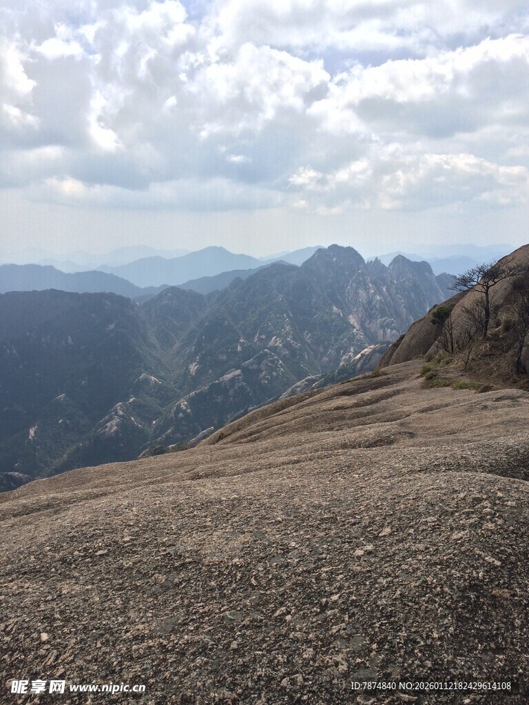 高山远景 壮阔自然景观