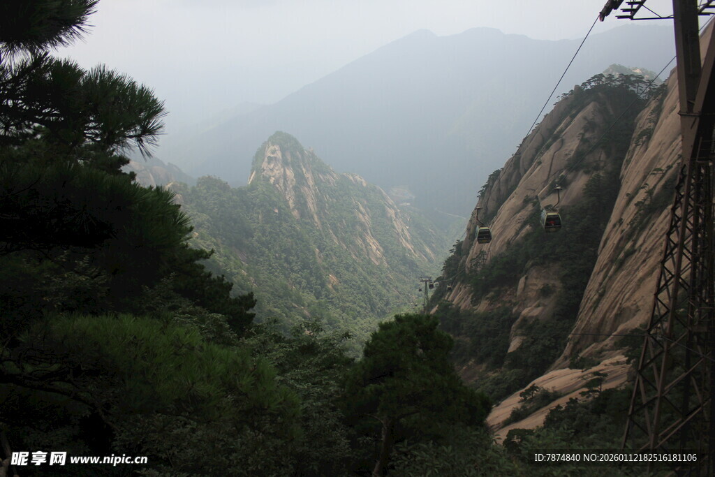 壮丽山景 云雾缭绕山峰