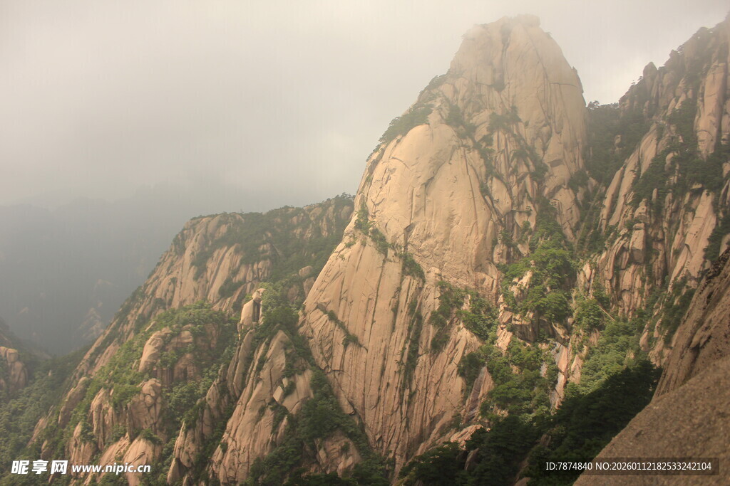 巍峨壮丽的高山景观