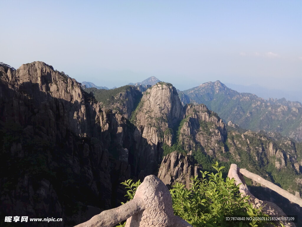 壮丽黄山山峰景观