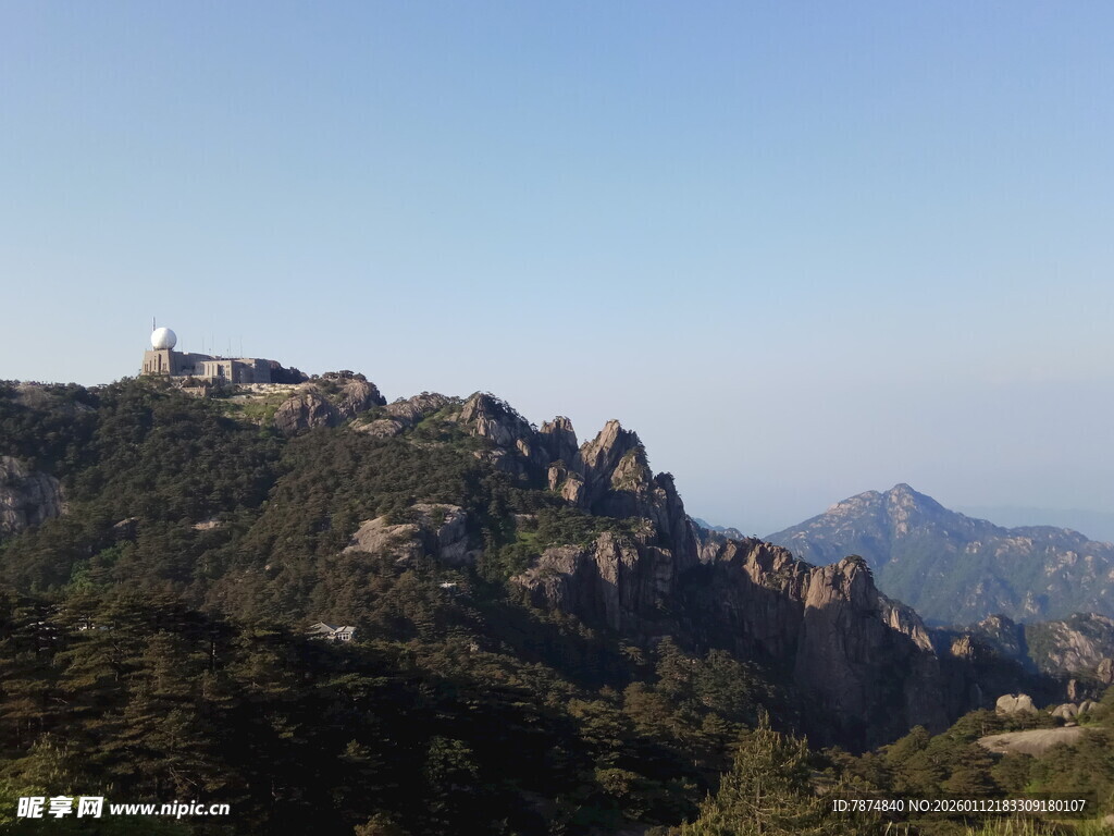 山峦叠翠风光美