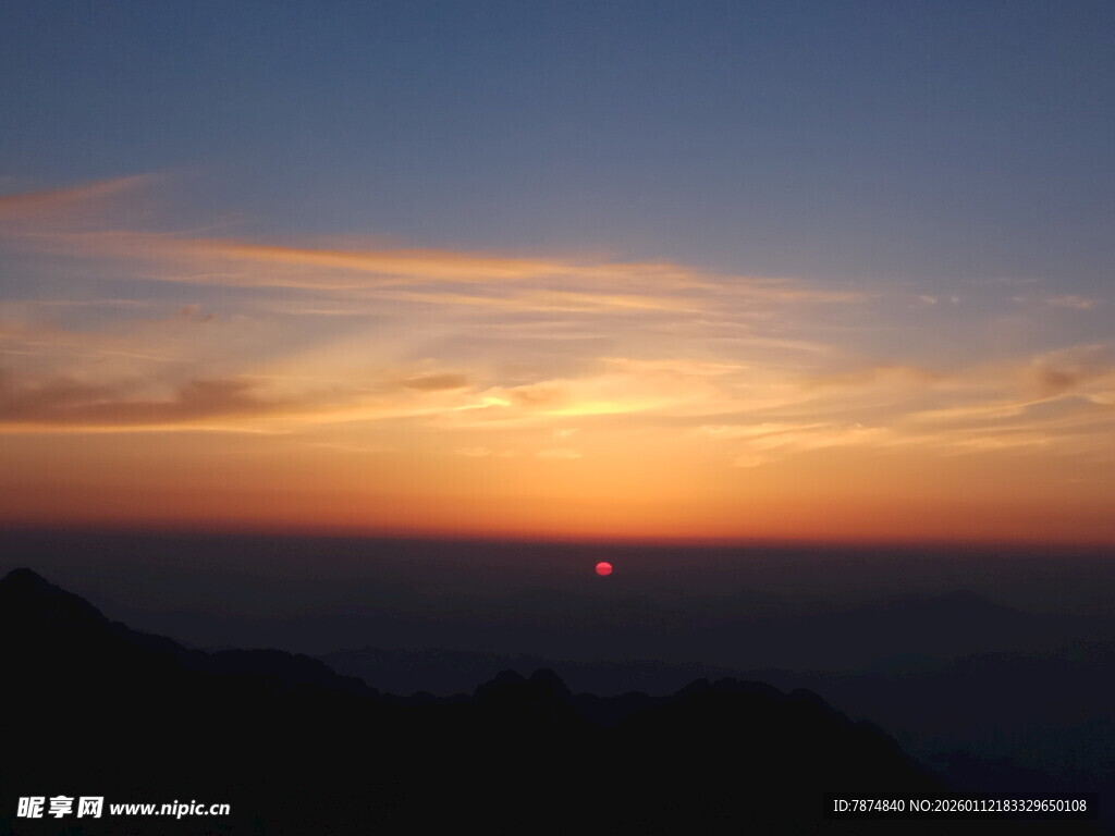 山顶壮丽日出美景