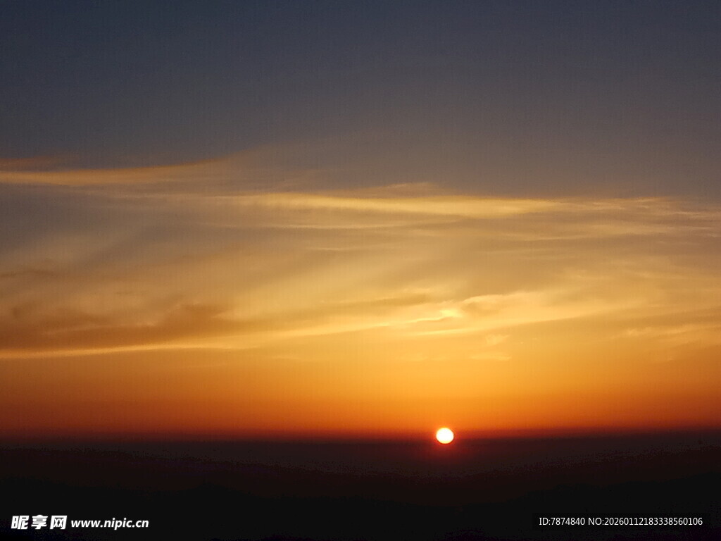 日落时分的美丽天际线