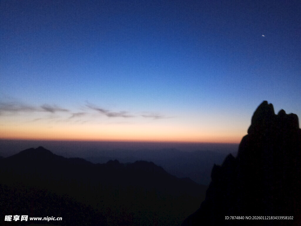 山顶壮丽日出景观