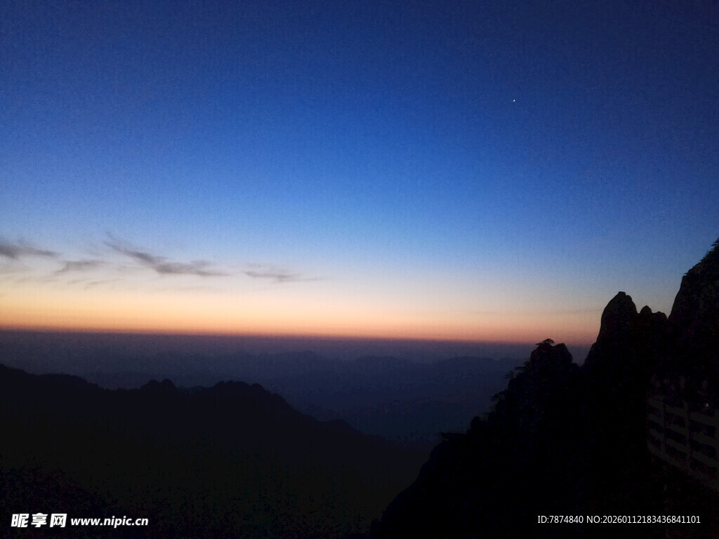 山顶壮丽日出景色