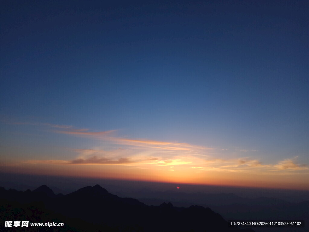 山顶壮丽日出美景