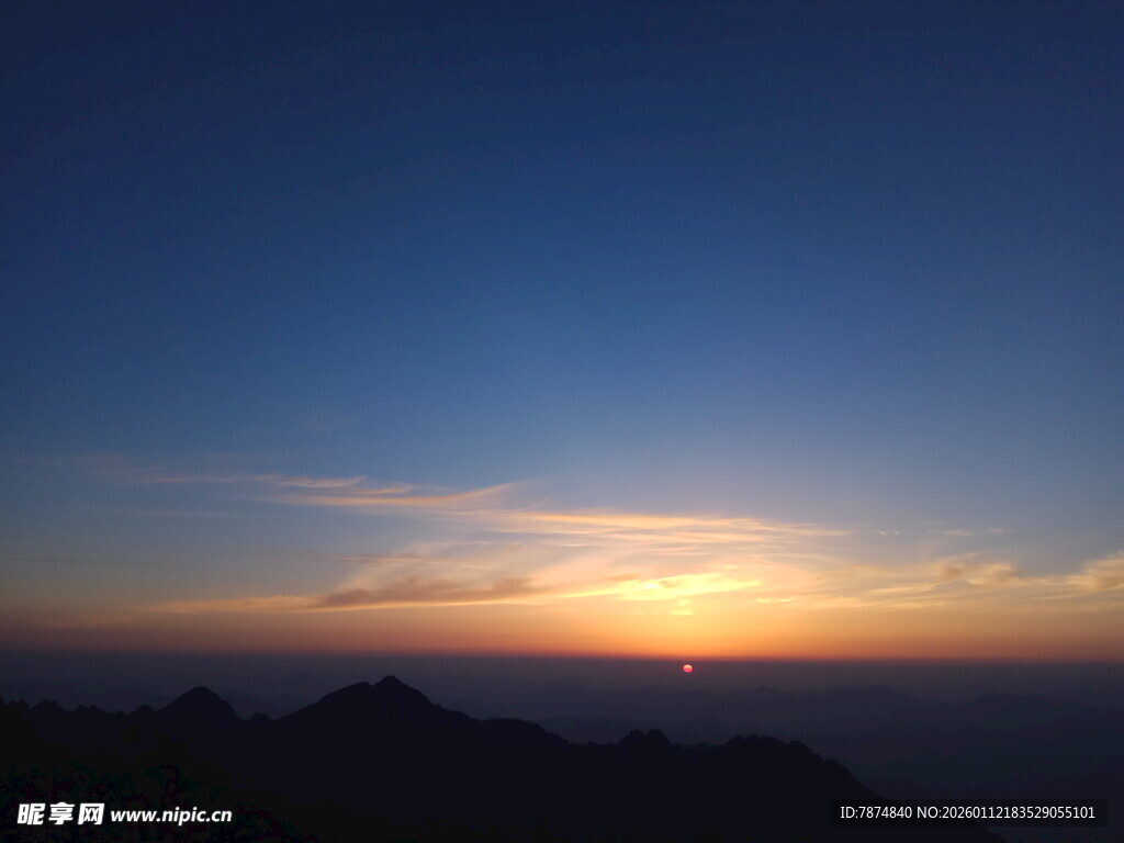 山顶壮丽日出美景