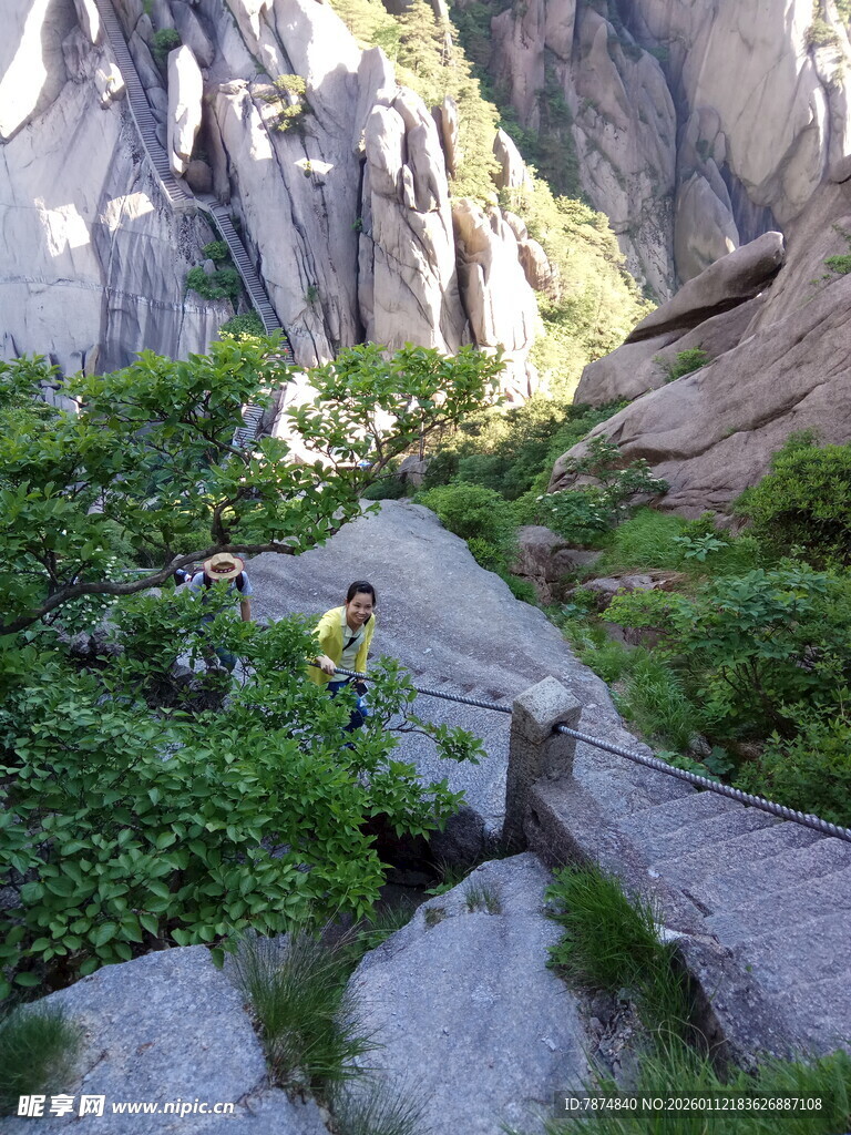 山间小径 绿植环绕的美景