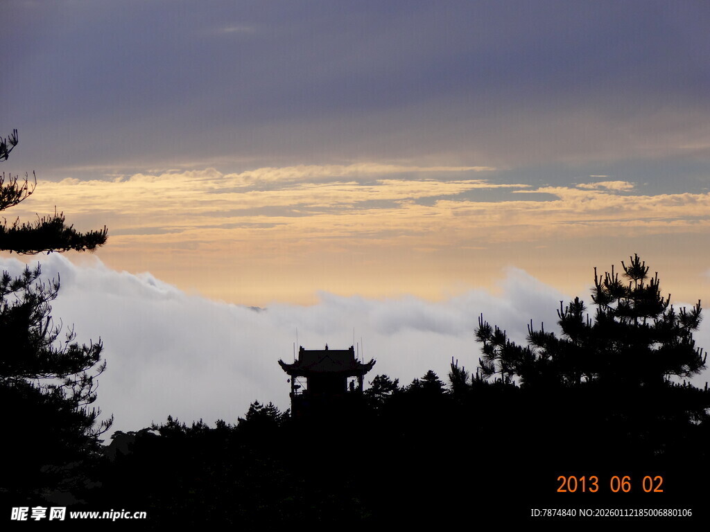 山间云海暮色景观