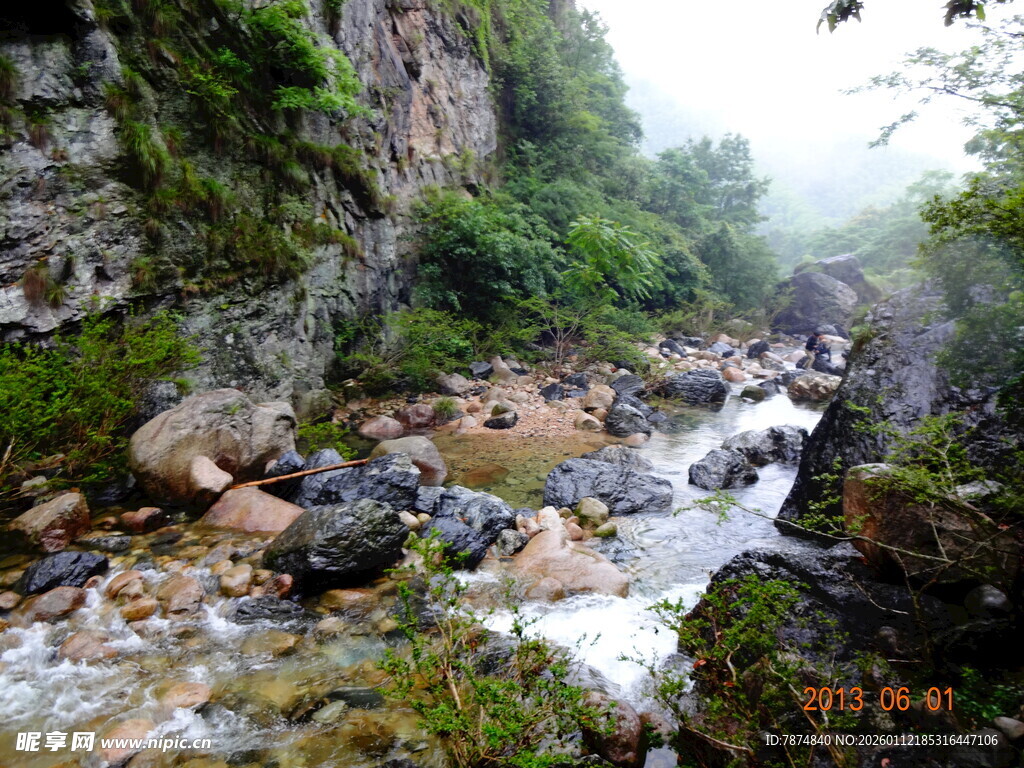山间溪流 自然清新之景